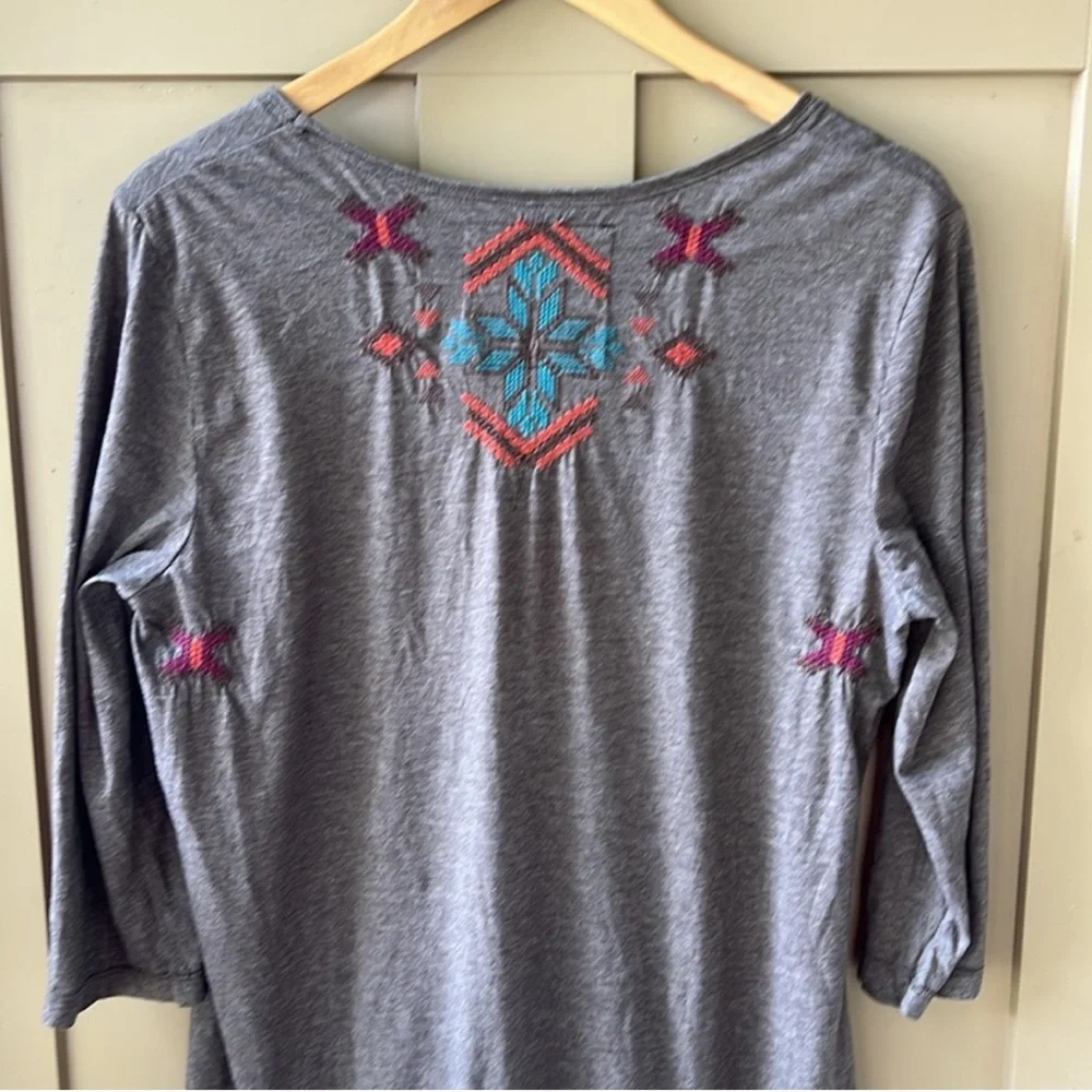 012JW // Johnny Was Los Angeles Cotton Blend Embroidered Step Hem Tunic // L - Picture 9 of 10